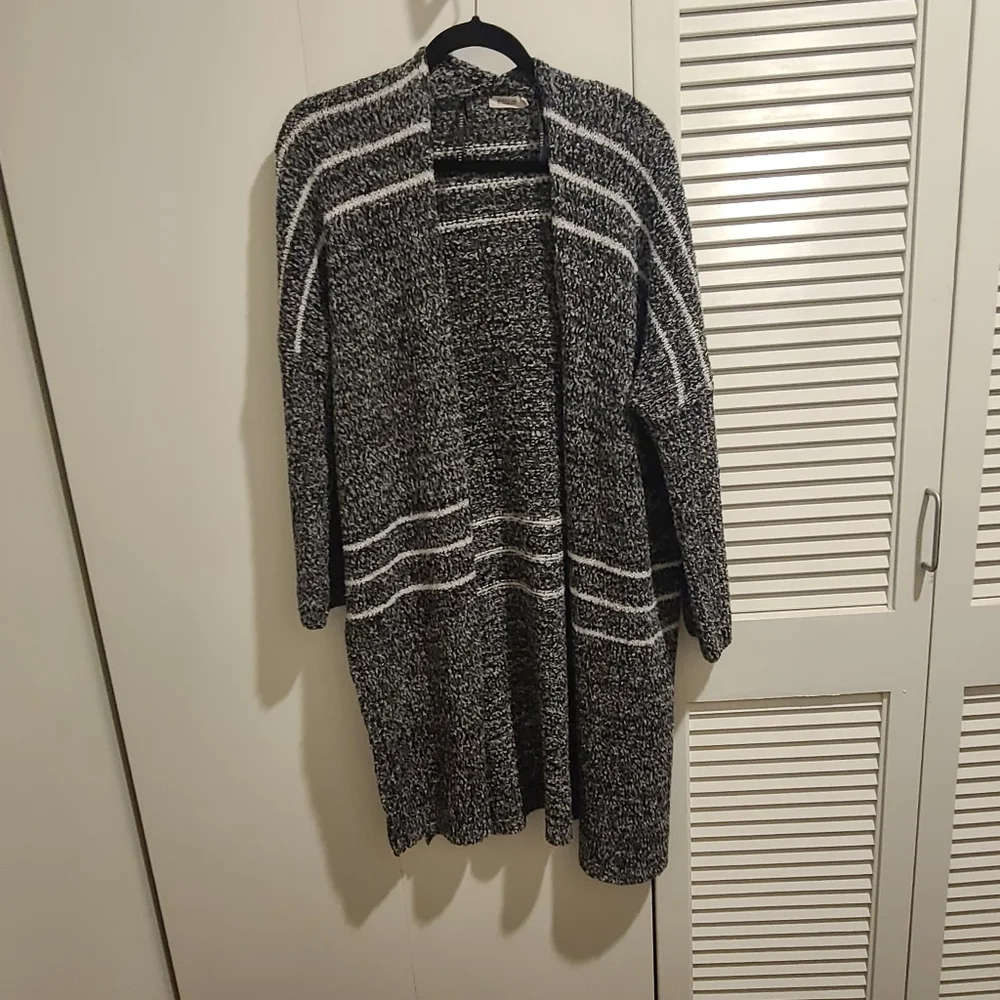 Long Black and White Cardigan - Picture 4 of 4